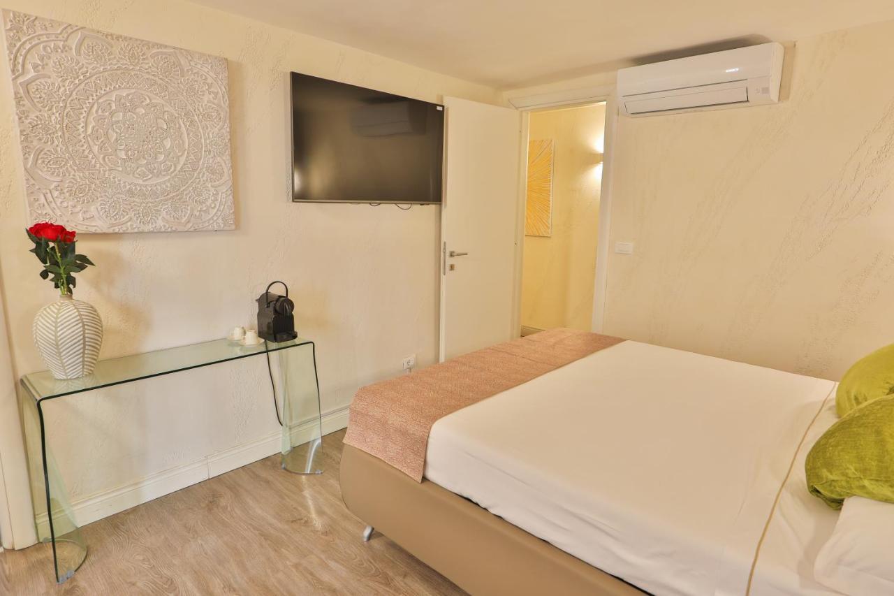 Grottini Luxury Suites ~ Pantheon Рим Экстерьер фото
